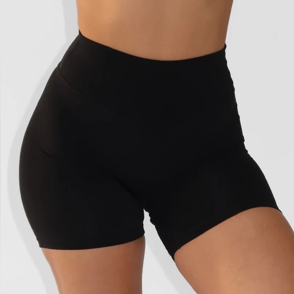 Liaison the Label 5" Bridge Short in Black